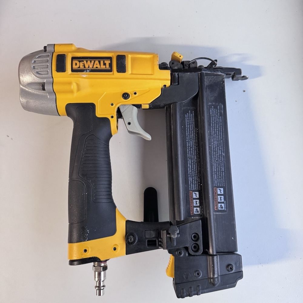 DEWALT DWFP12231 18-Gauge Pneumatic Brad Nail Gun Used Tested With Case
